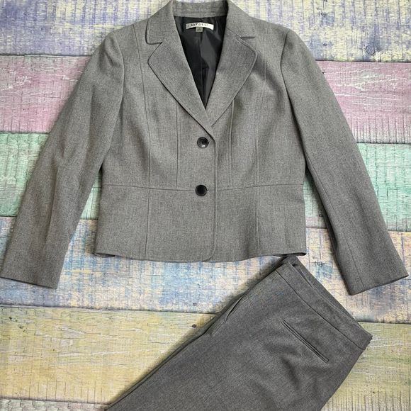 KASPER WOMAN'S SZ 12 PRE-OWNED GRAY  SUIT SET - Picture 1 of 12